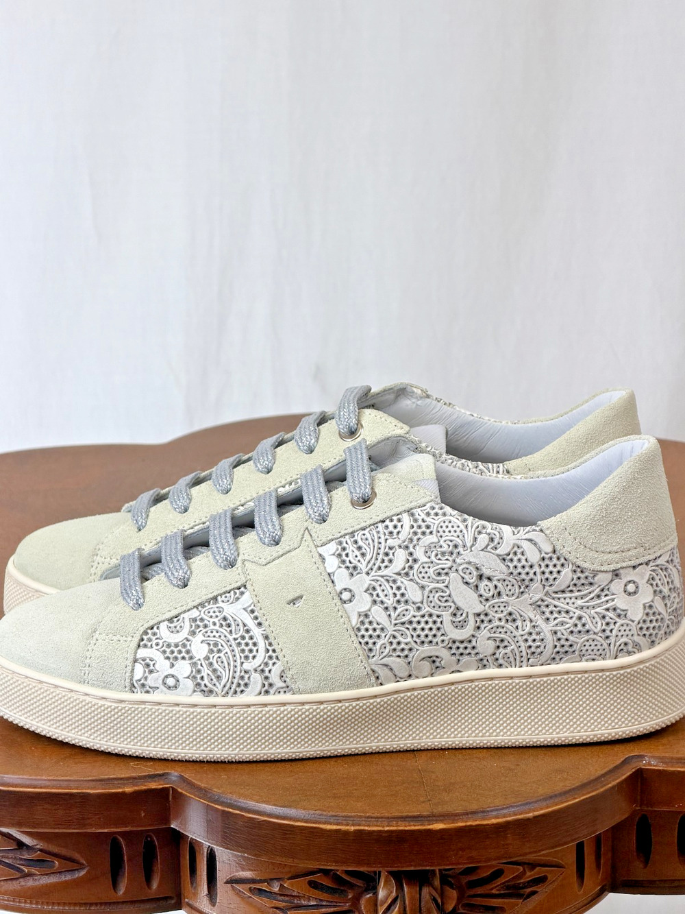 NIB Casta Vaddia Ivory Lace Tennis Shoe European Handcrafted Porto #0377 EU 38